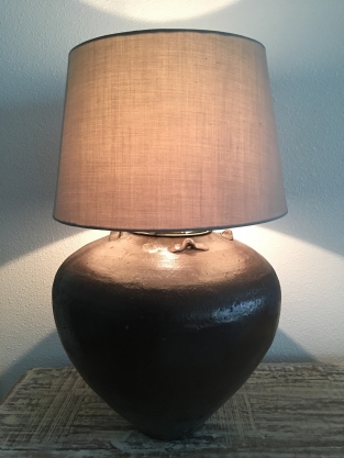 Schöne Stehlampe auf altem indonesischen Reiskrug, EINZIGARTIG!
